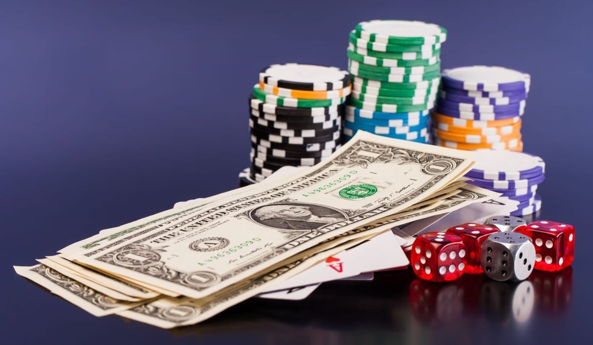 Lucky Jackpot کیسینو میں سلاٹ کھیلنا شروع کریں۔